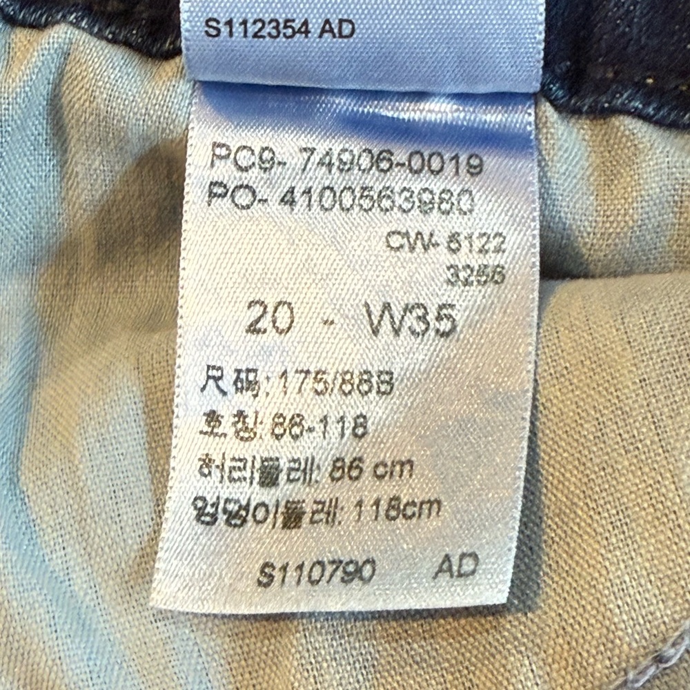 Levi Strauss Signature Gold Mid-Rise Cuffed Capri Jeans, Size 20 - Picture 8 of 9